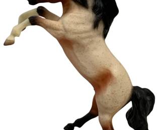 1816 - Breyer Fighting Mesteno Horse - 9 x 7 x 2.5