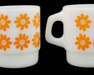 1144 - Set of 4 Anchor Hocking "Daisy" Mugs 3.5" (Description): Set of four vintage Anchor Hocking "Daisy"  pattern mugs in white milk glass featuring a  cheerful orange daisy floral design. These  stackable Fire-King style mugs display bright  orange flowers with white centers arranged around the exterior. Each mumeasures 3.5  inches tall.