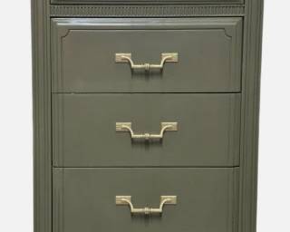 6135 - Very Nice Paint Lingerie Chest (Description): 6 Drawer Chest 22 x 14 x 49