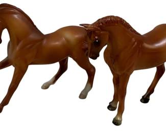 1736 - Breyer 2 Pc Warmblood and Standard TB (Description): 3 x 3 x 1