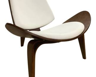 7625 - Hans Wegner Style Shell Lounge Chair (Description): Mid-century modern style shell lounge chair  featuring a bentwood walnut-finish frame with  curved tripod legs. The chair has white  upholstered seat and back cushions with a  distinctive sculptural design reminiscent of Hans Wegner's iconic shell chair. Measures  30" x 36" x 31".