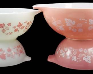 1035 - Pyrex Gooseberry Pink 4pc Mixing Bowl Set (Description): Pyrex Gooseberry pattern four-piece mixing  bowl set in pink and white colorways. The set  features the classic Cinderella-style bowls  with pour spouts and tab handles, decorated  with the iconic gooseberry leaf and berry motif. Includes two pink bowls with white  design and two white bowls with pink design  in graduated sizes. Measures 4.5 inches high  by 13 inches wide by 10.5 inches deep.
