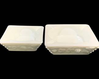 5807 - 2 Pc Set Westmoreland "Grape Vine" Ashtrays (Description): 4 x 4 and 5 x 5