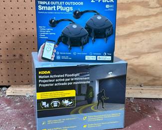 (2pc) FEIT ELECTRIC OUTDOOR SMART PLUGS AND KODA MOTION ACTIVATED FLOODLIGHT