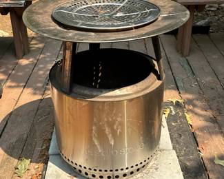 SOLO STOVE STAINLESS STEEL FIRE PIT WITH HEAT DEFLECTOR