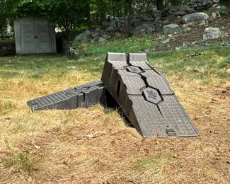 (2pc) RHINORAMPS MOLDED PLASTIC VEHICLE RAMPS