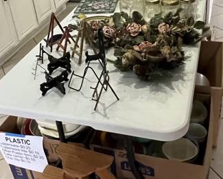 Jars, knives, sun catchers, display items