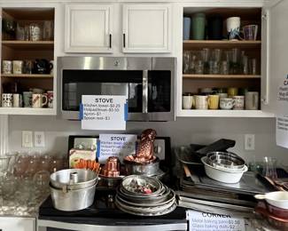 Bakeware, glasses and mugs