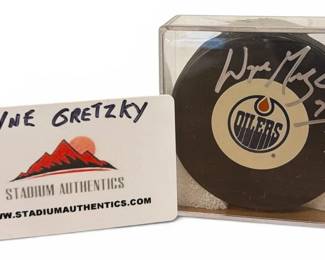Autographed WAYNE GRETZKY Edmonton Oilers Hockey Puck w/ COA