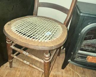 ANTIQUE VANITY BENCH