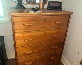VINTAGE SOLID WOOD CHEST