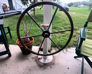 LARGE VINTAGE HANDWHEEL