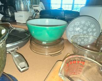 VINTAGE PYREX BOWL