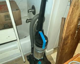 CANNISTER VACUUM