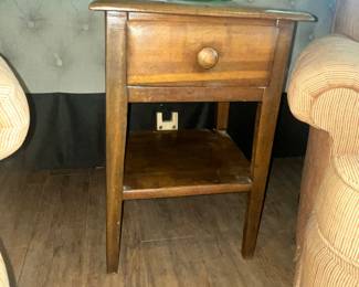 VINTAGE LAMP TABLE