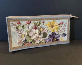 093 needlepointfloralzipperedpouch