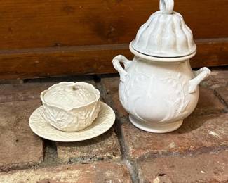 161 vintagecoveredtureenandcoveredservi