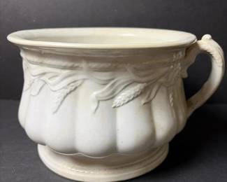 192 victorianironstonechamberpotwithwhe