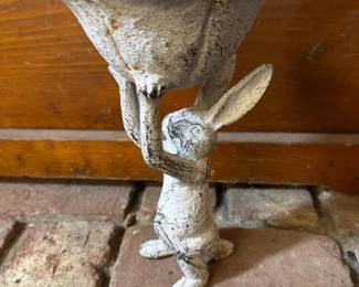 084 metalbunnyrabbitholdingflowerbowlf