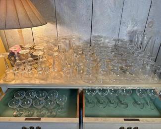 291 largecollectionofvintageglassstemwa