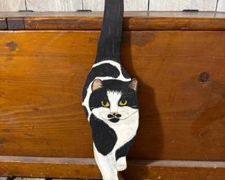 072 handpaintedwoodencat
