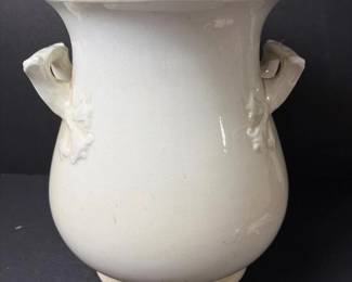 198 antiquemellorcoironstonechamberpot
