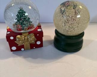 098 christmassnowglobesset