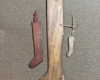 288 setof3vintagewoodensockstretchers