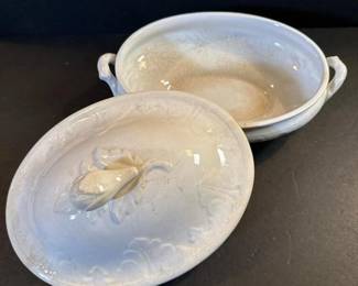 095 ceramicporcelainliddedtureenwithscu