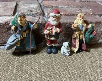 142 trioofsmallvintagesantaclausfiguri