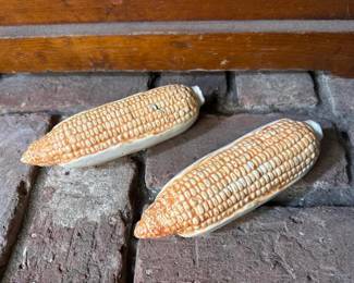 069 pairofvintageceramiccornonthecob