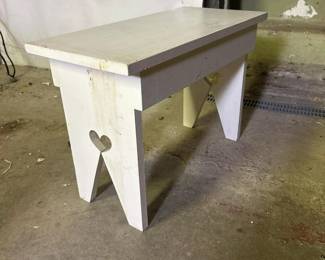 137 rusticwhitewoodenbenchstoolwithhea