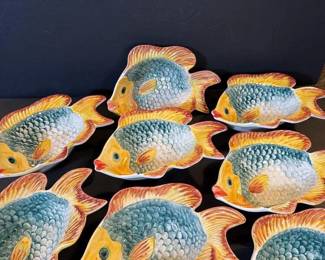 086 schoolofpaintedceramicfishshapedse