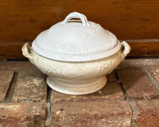 158 vintagewhiteceramicsouptureenwithl