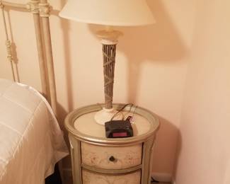 Round 3-drawer end table; table lamp