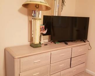 8-drawer dresser with mirror