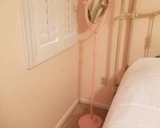 Standing floor mirror