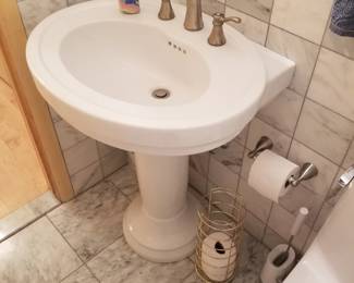 Pedestal sink