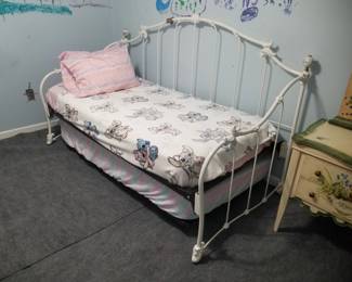 Wrought iron day bed with trundle bed
