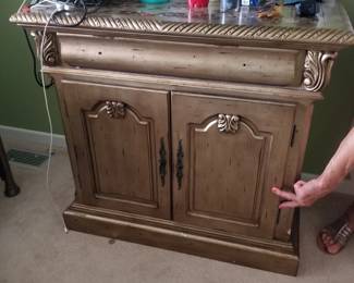 Cupboard matches dresser & mirror