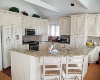 Gourmet chef's kitchen with extenisve upper & lower cabinets and a large island