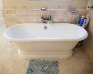 Cast iron enamel clad soaking tub