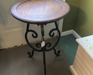 Corner table, round
