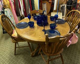Oak round table and 4 chairs