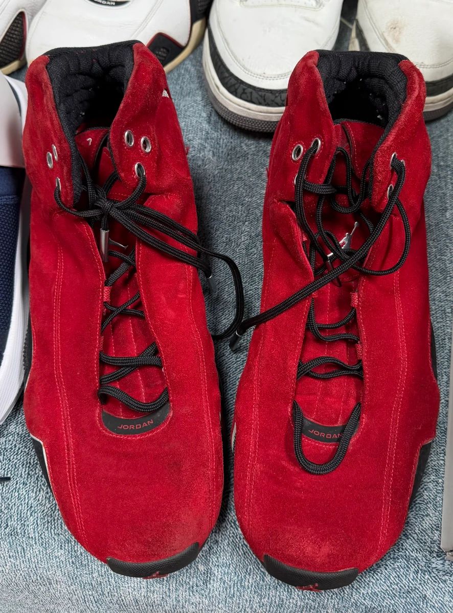 Many pairs of Air Jordans etc