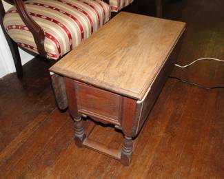 Heavy drop leaf table