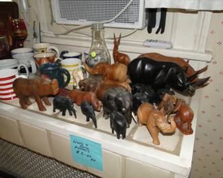 Wood and onyx animals, mugs