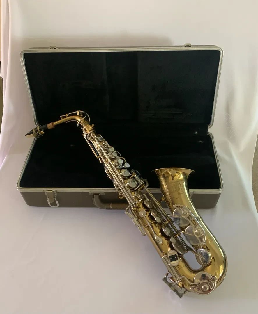  01 BUNDY Saxophone