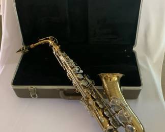  01 BUNDY Saxophone