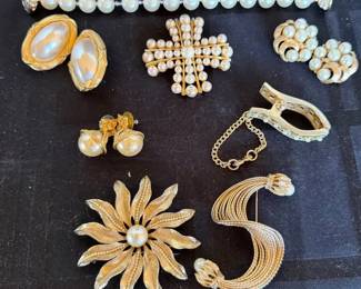 Faux Pearl Lot w Joan Rivers  More Jewelry